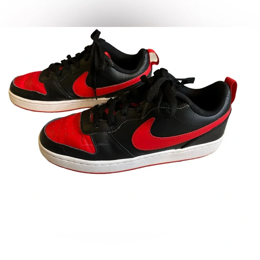 Nike Kids Red/Black Court Borough Low‎ 2 Sneaker Size 7